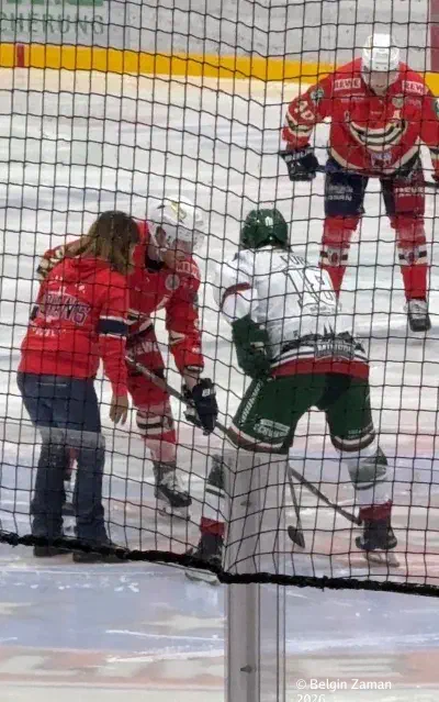 Symbolischer Eröffnungsbully beim ersten Saisonheimspiel der Hannover Indians, 20. September 2026
